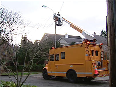 A new system is in place to report streetlight outages and track the repair status online. The City Light website has a reporting form and a map showing all the […]